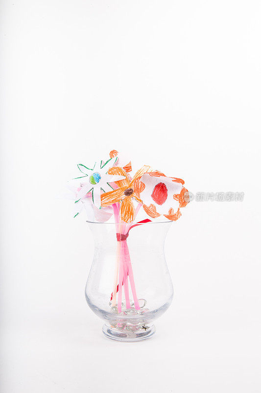 玻璃花瓶里的纸花
