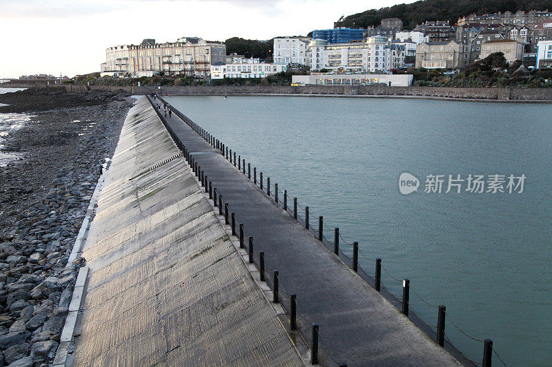 在韦斯顿超级Mare湖上划船