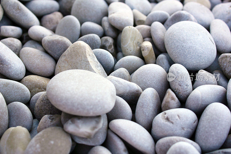 海上的石头