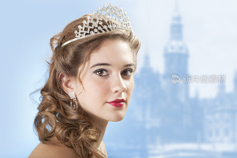 金发公主的画像与城堡