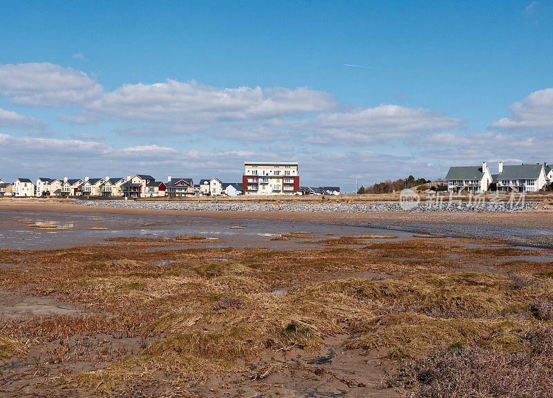 海岸边的现代英国住宅