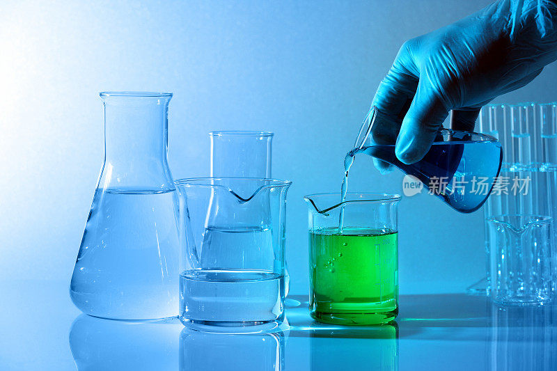 化学实验室，手选瓶，绿色液体，试管