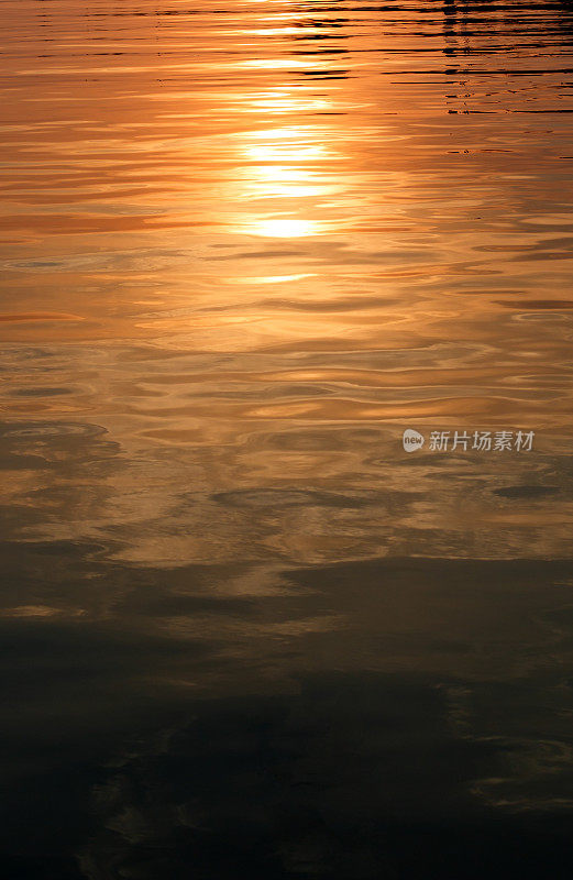 海上美丽的日落