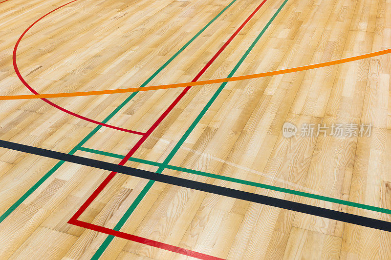 体育场馆拼花地板上的曲线和线条