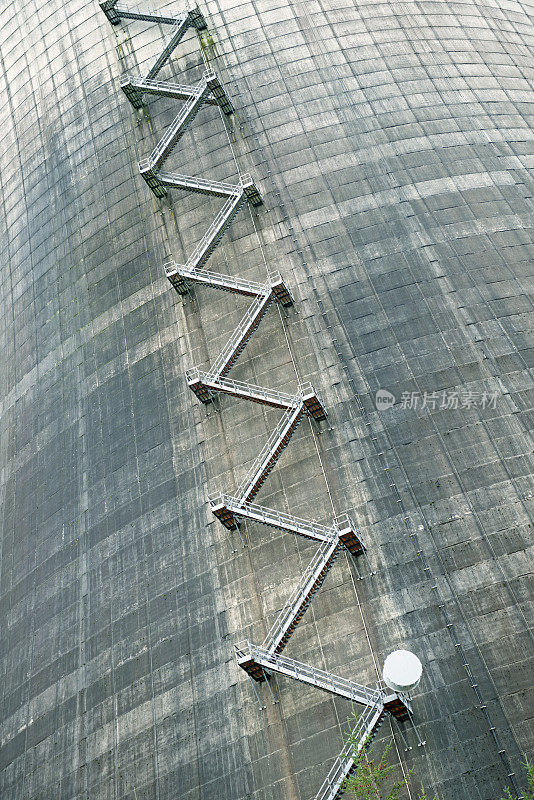 前核电站废弃冷却塔上的楼梯