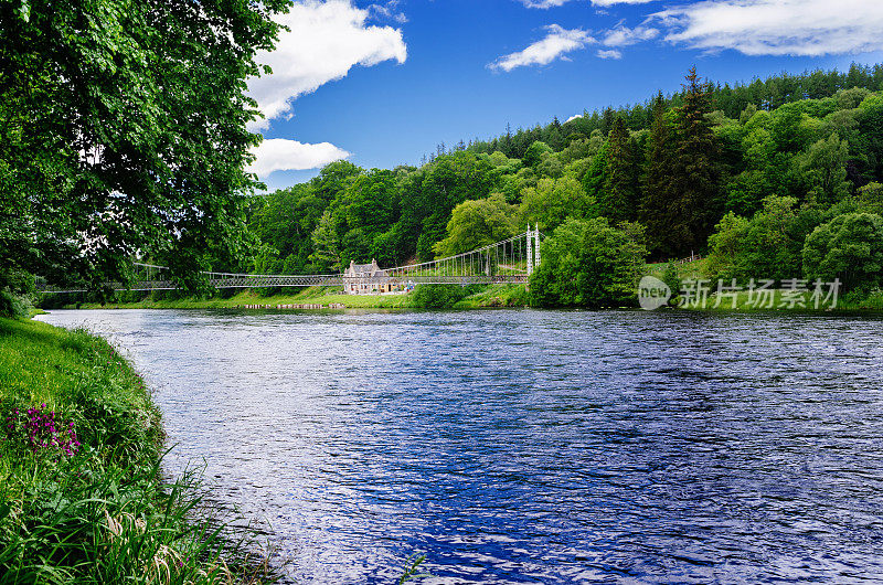 苏格兰阿伯卢尔的斯贝河。AdobeRGB