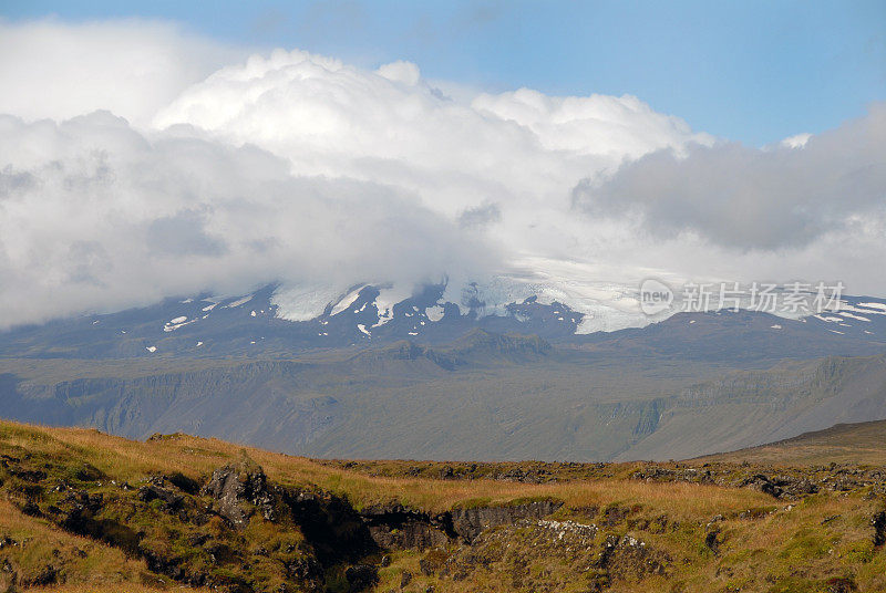 Snaefellsnesjökull冰川藏在云里