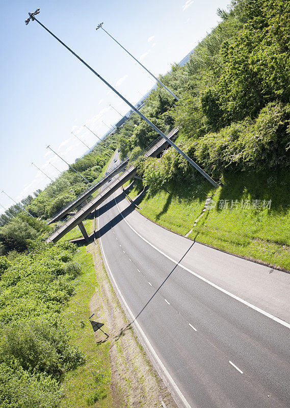 安静的高速公路