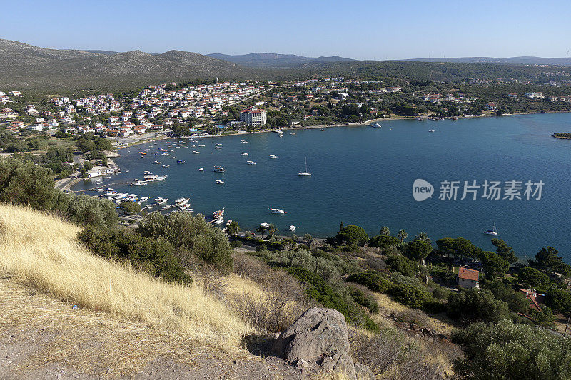 Ildırı是爱琴海沿岸一个风景如画的海边村庄，属于土耳其İzmir省Çeşme行政区，面对着Chios