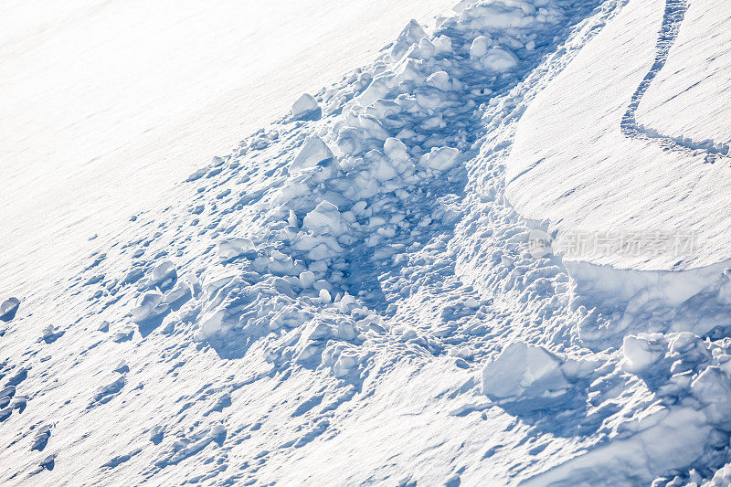 4季节-细节滑雪轨道在粉末雪