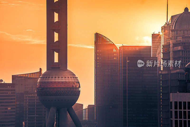 上海日出时的鸟瞰图