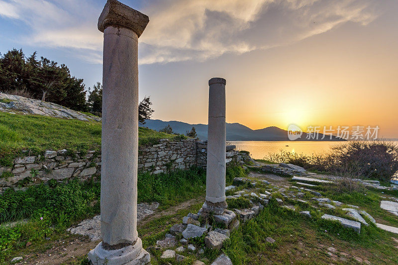 希腊萨索斯镇evraokastro考古遗址上令人惊叹的日落
