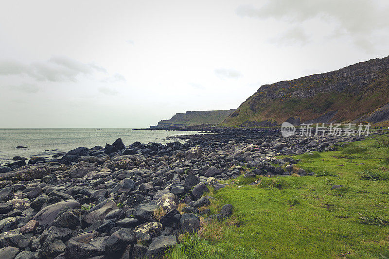 北爱尔兰的绿巨人堤道海岸线