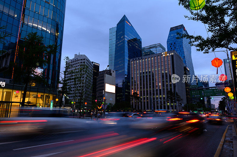 首尔，韩国城市的黄昏交通景观