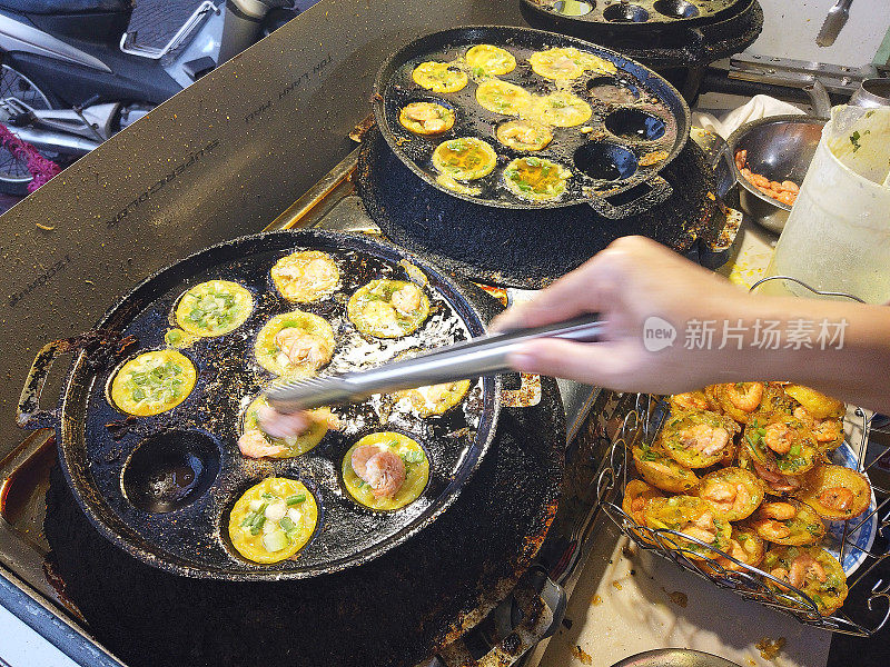 Khot蛋糕店。热饼是越南的迷你米煎饼，里面拌着干虾丝