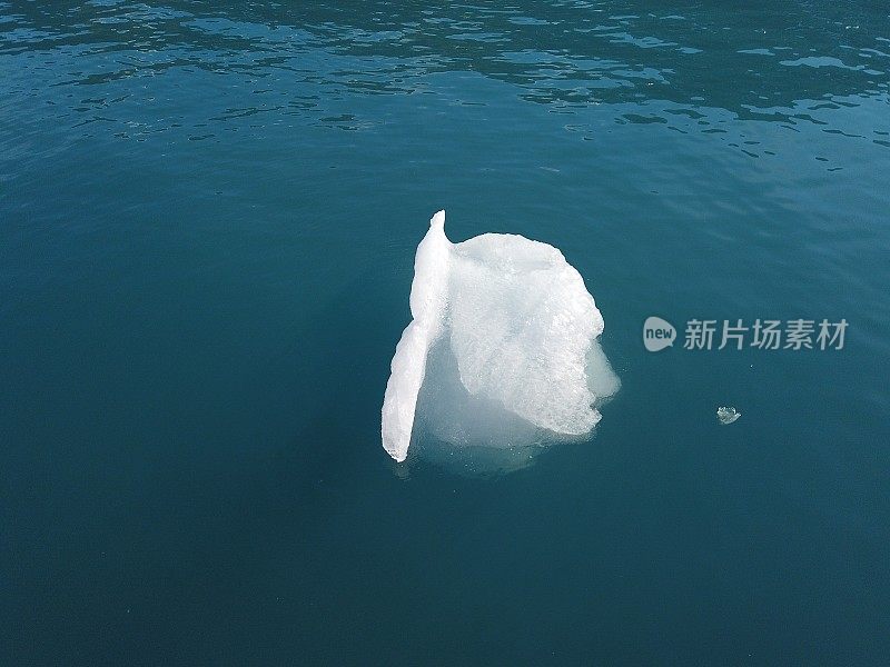 伊斯峡湾美丽的斯匹茨卑尔根山脉景色