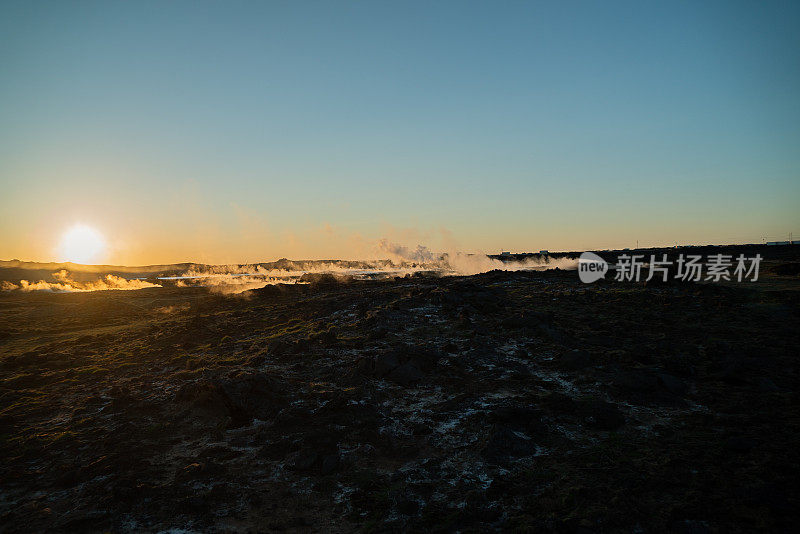 Hverarond地热区域。嘶嘶的蒸汽喷口