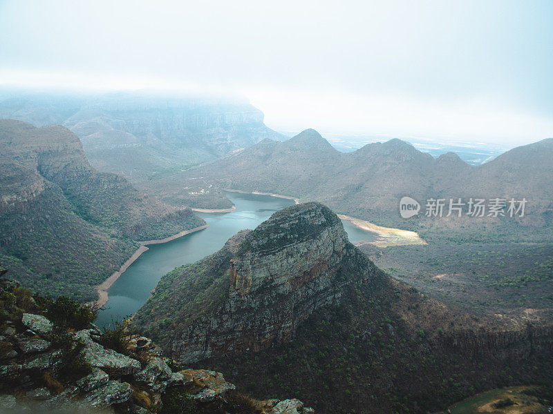 在山中间的一个湖。Blyde河峡谷。