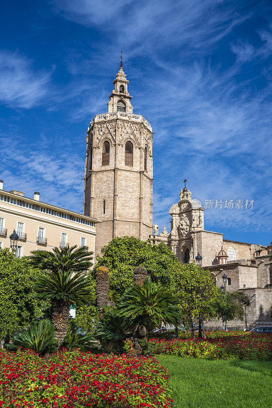 西班牙的米卡莱钟楼和巴伦西亚大教堂