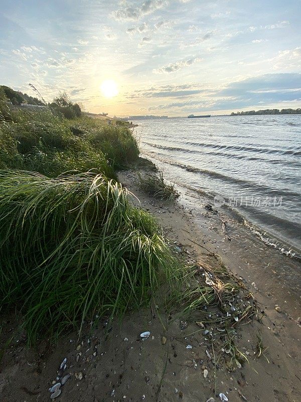 伏尔加河岸