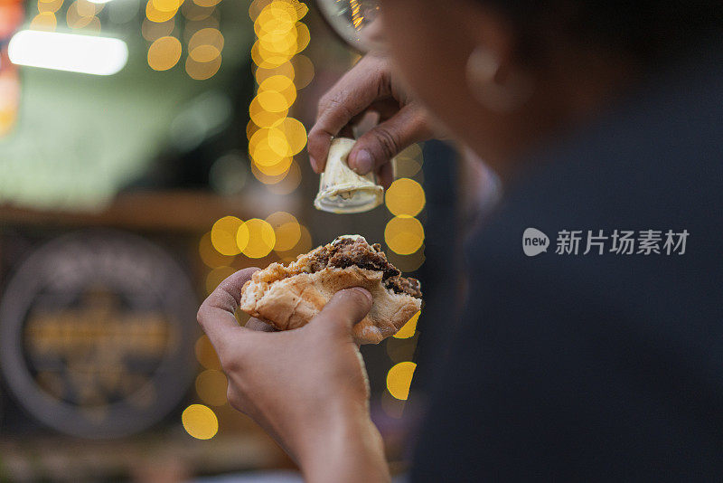 小食品企业的顾客喜欢美味的快餐