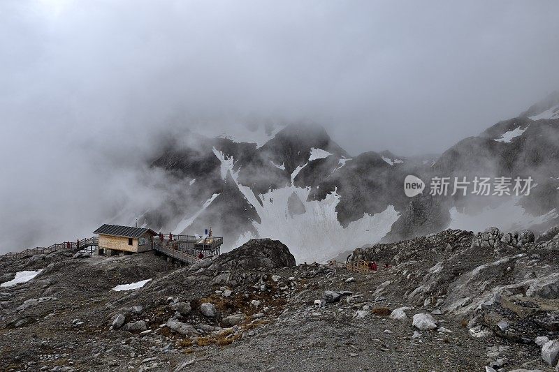 玉龙雪山在云南省丽江