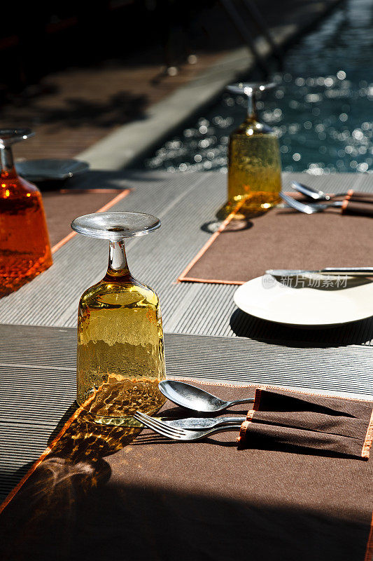 海边的浪漫晚餐