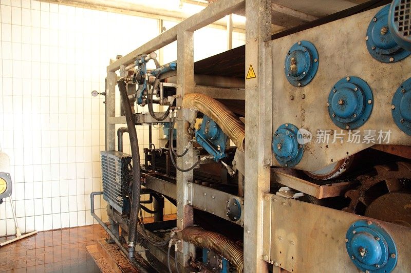某污水处理厂污泥脱水用旧压力机