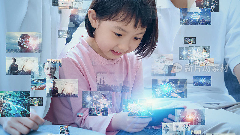 亚洲家庭用智能手机看电影。通信网络。