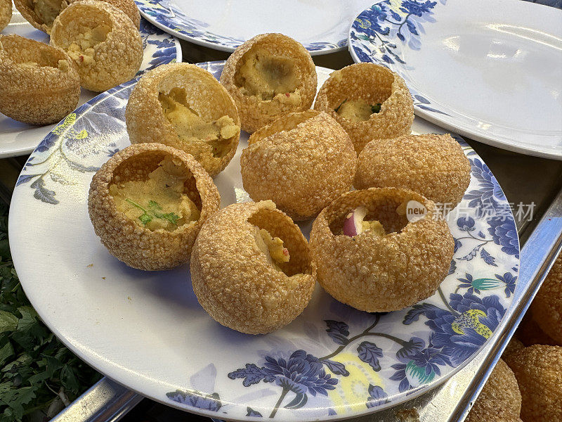 Panipuri-印度次大陆的小吃。印度街头小吃。进球:加帕或帕尼普里