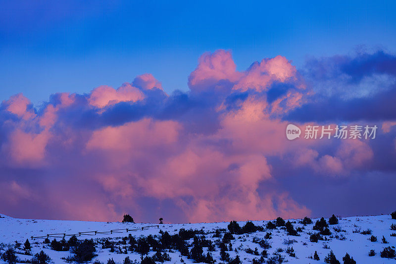 桃红云山景观