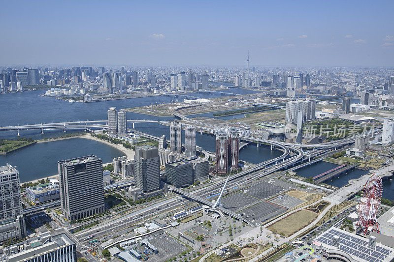 东京传送站航拍从南侧向市中心-天空树塔方向，东京琴