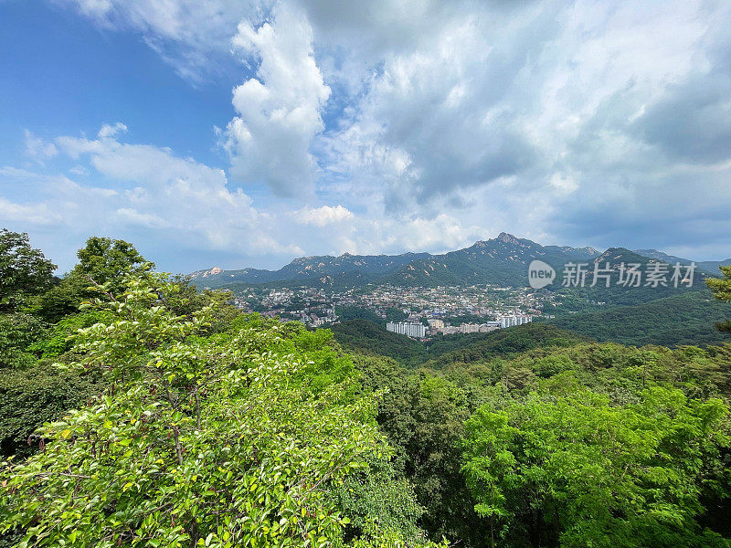 首尔平仓洞和北汉山碧峰岭