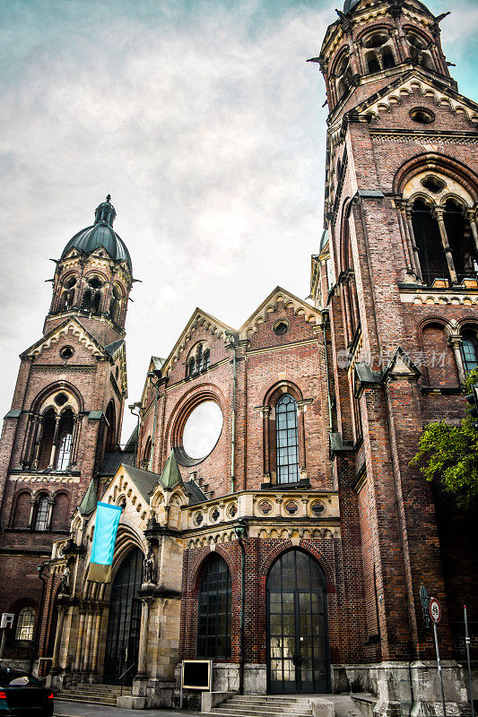 德国慕尼黑圣卢卡斯大教堂的正面景观