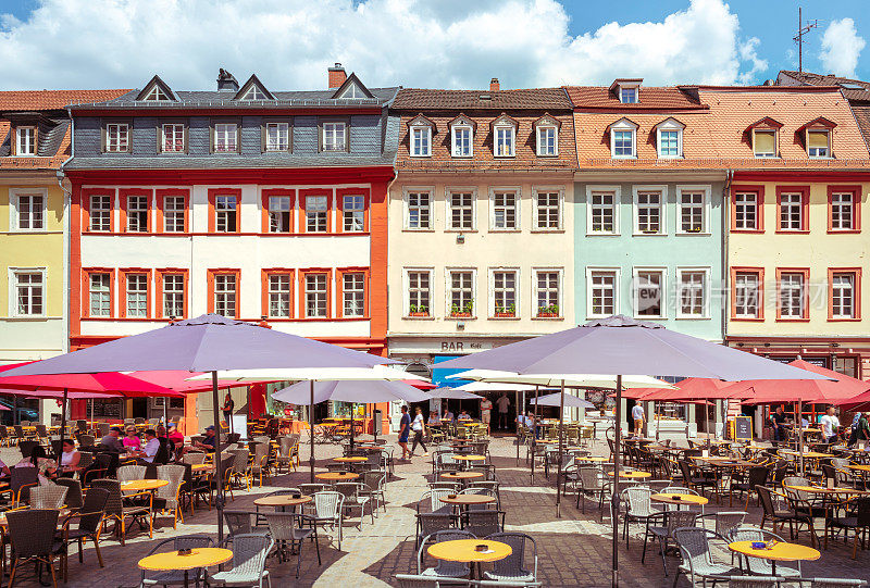 海德堡市场广场的彩色外墙
