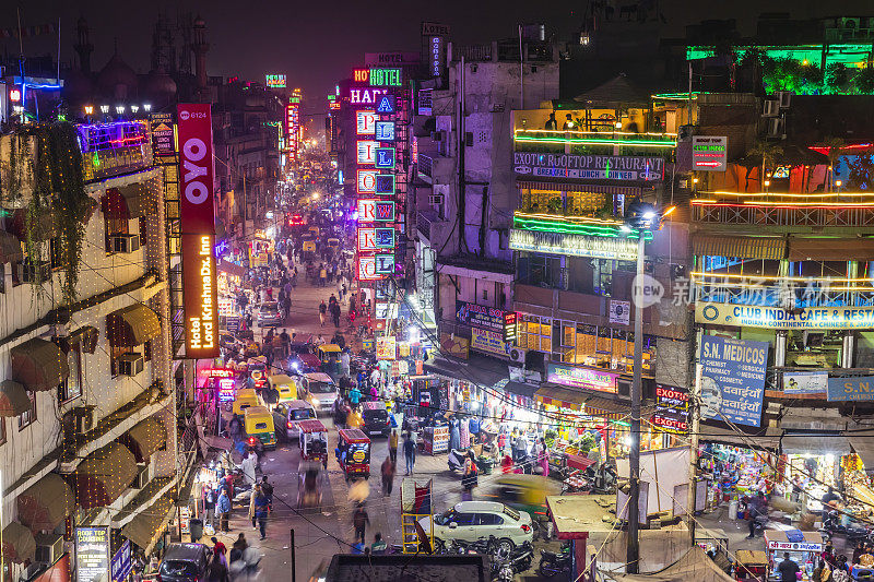城市生活——印度新德里帕哈尔干季的夜景