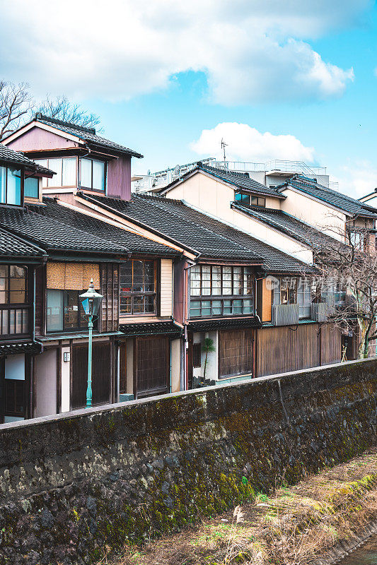 日本金泽东茶屋附近的浅那河