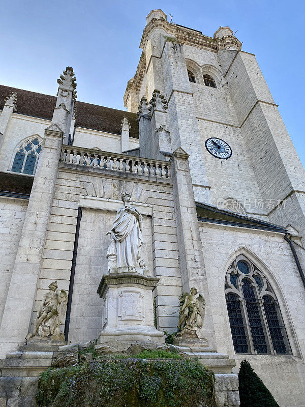 法国-多尔村-多尔圣母院教堂