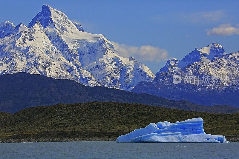 漂浮在阿根廷湖上的冰山和阿普萨拉冰川附近的浮冰-巴塔哥尼亚