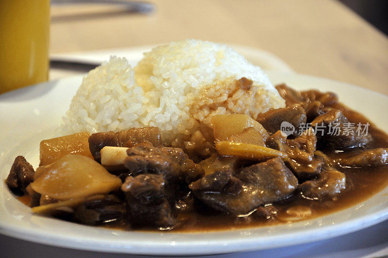 红萝卜牛肉饭