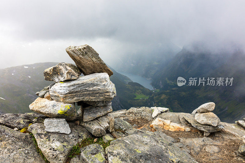 挪威达尔斯尼巴的壮丽景色映衬着凯恩