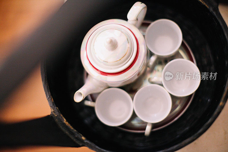 中国婚礼茶道用茶壶和茶杯