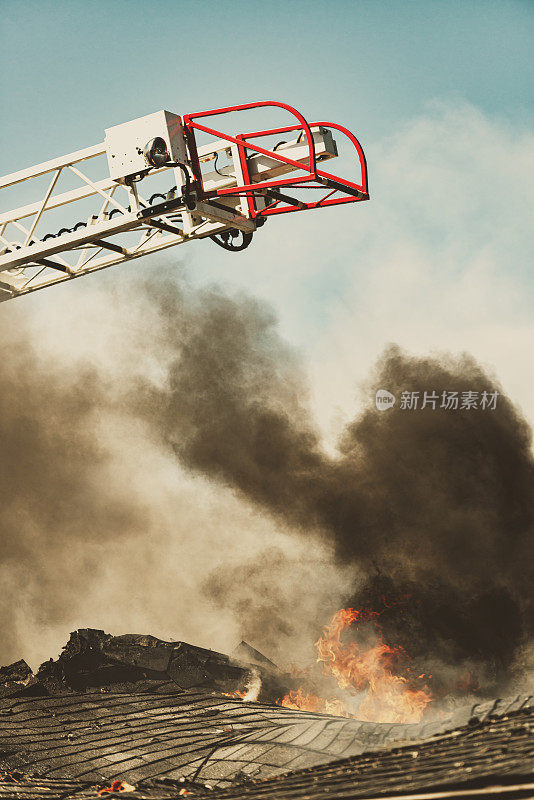 房屋火灾中的架空梯