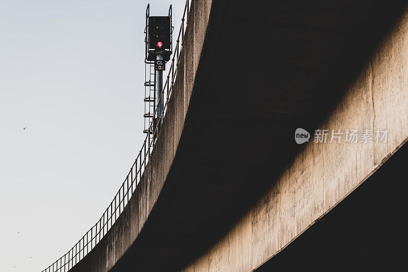 高架铁路线路及信号