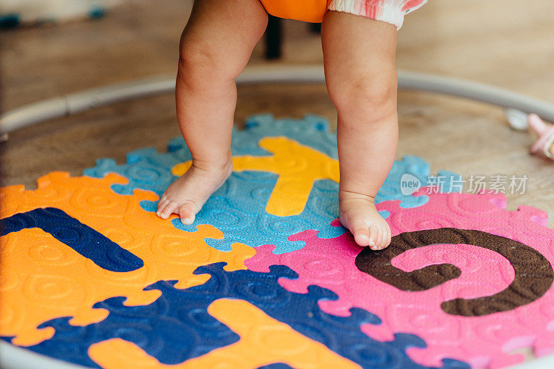 婴儿婴儿脚上联锁泡沫游戏垫字母表