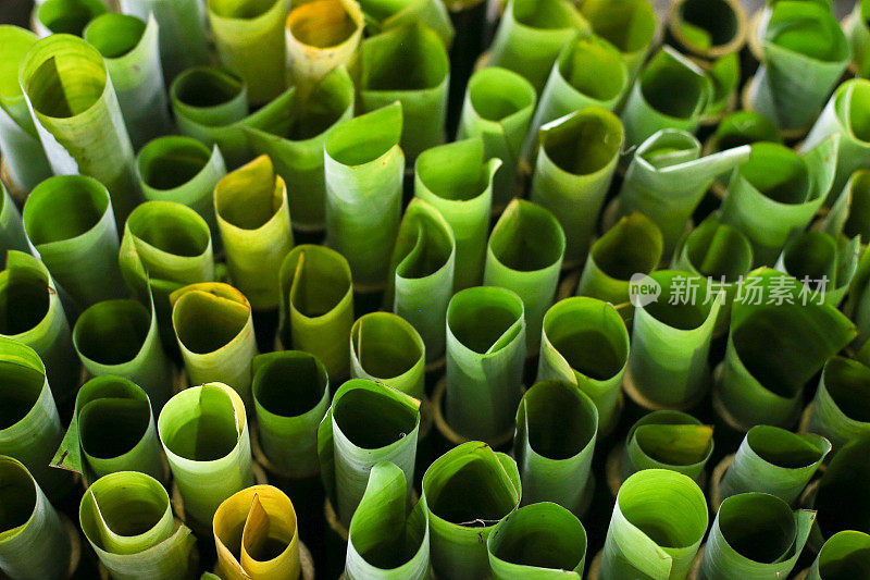 典型的亚洲食物——“Lemang”(芭蕉叶包竹蒸糯米)