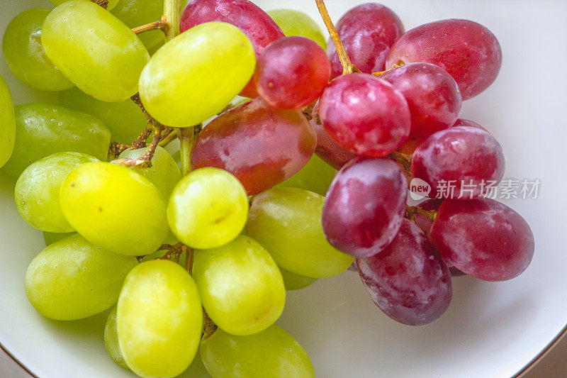 食用红葡萄和白葡萄