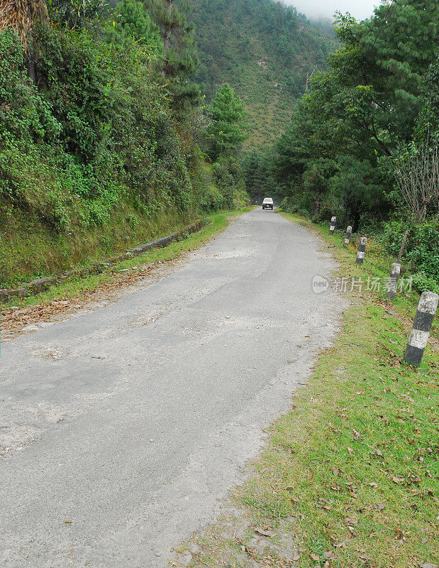 狭窄的道路