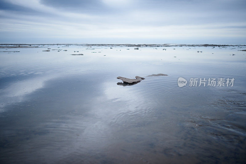 壮丽的平静的大海