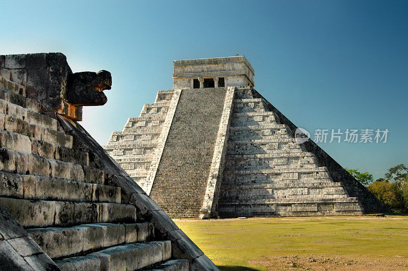 墨西哥尤卡坦半岛奇琴伊察的玛雅神庙建筑群